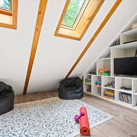 The Gingerbread House: 4 Bedroom Chalet, W/ Sunroom/Deck, Sleeps 12, Modern Amenities McGaheysville Экстерьер фото