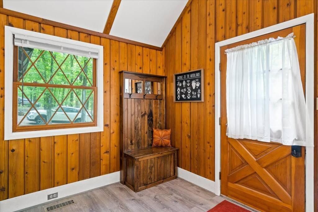 The Gingerbread House: 4 Bedroom Chalet, W/ Sunroom/Deck, Sleeps 12, Modern Amenities McGaheysville Экстерьер фото