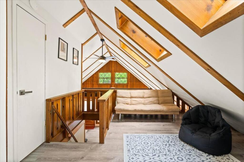 The Gingerbread House: 4 Bedroom Chalet, W/ Sunroom/Deck, Sleeps 12, Modern Amenities McGaheysville Экстерьер фото