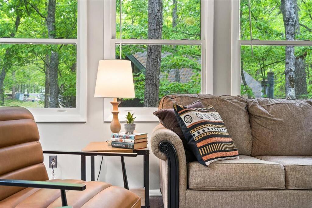 The Gingerbread House: 4 Bedroom Chalet, W/ Sunroom/Deck, Sleeps 12, Modern Amenities McGaheysville Экстерьер фото