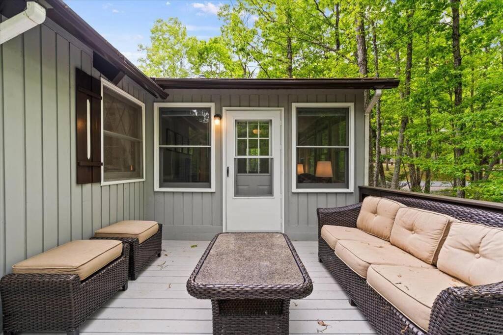 The Gingerbread House: 4 Bedroom Chalet, W/ Sunroom/Deck, Sleeps 12, Modern Amenities McGaheysville Экстерьер фото