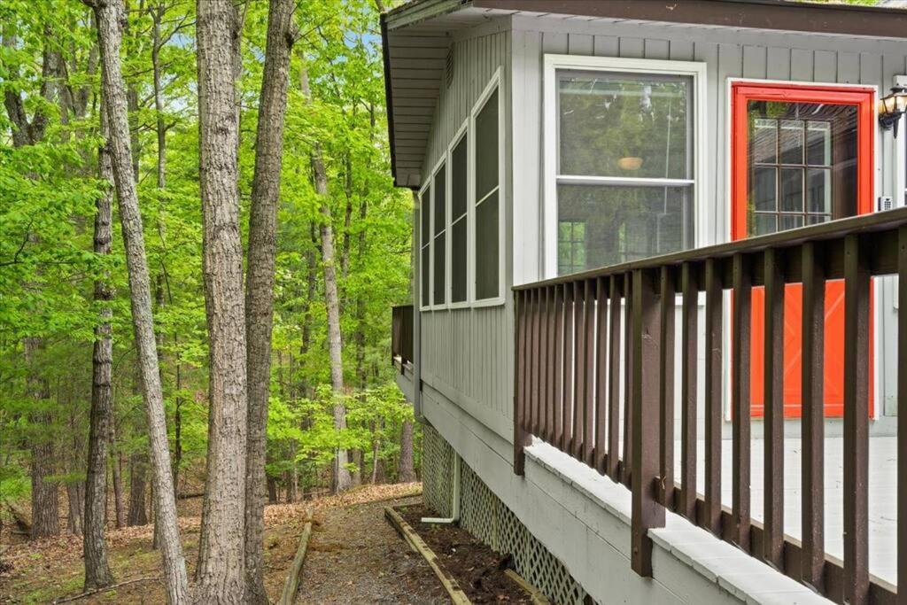 The Gingerbread House: 4 Bedroom Chalet, W/ Sunroom/Deck, Sleeps 12, Modern Amenities McGaheysville Экстерьер фото