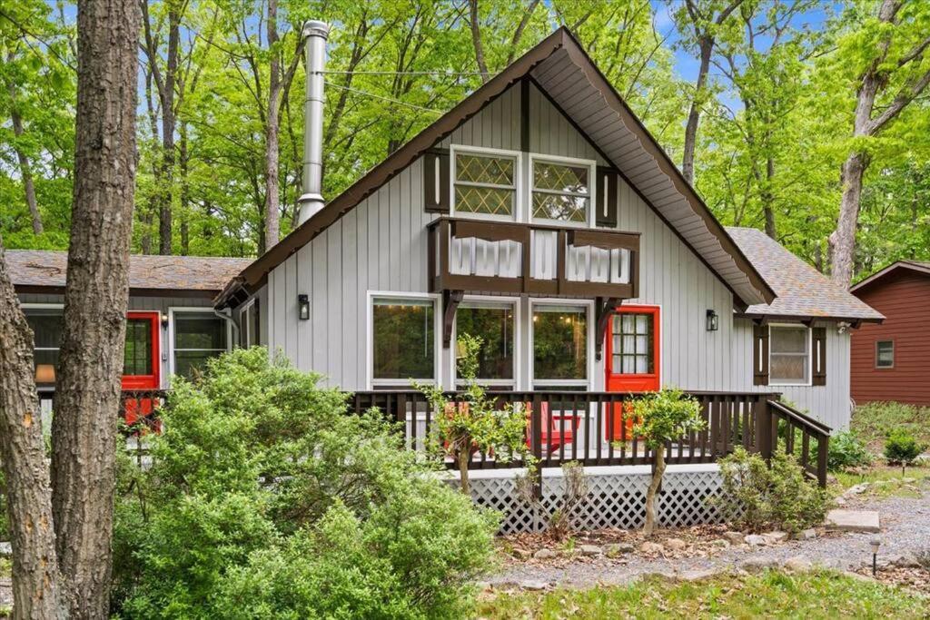 The Gingerbread House: 4 Bedroom Chalet, W/ Sunroom/Deck, Sleeps 12, Modern Amenities McGaheysville Экстерьер фото