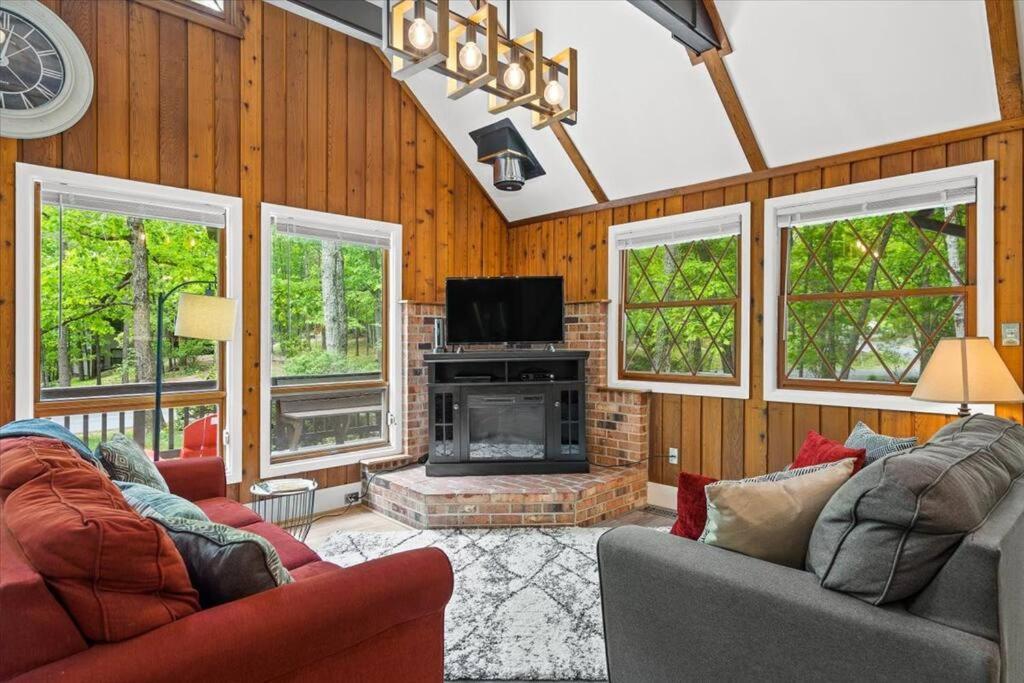 The Gingerbread House: 4 Bedroom Chalet, W/ Sunroom/Deck, Sleeps 12, Modern Amenities McGaheysville Экстерьер фото