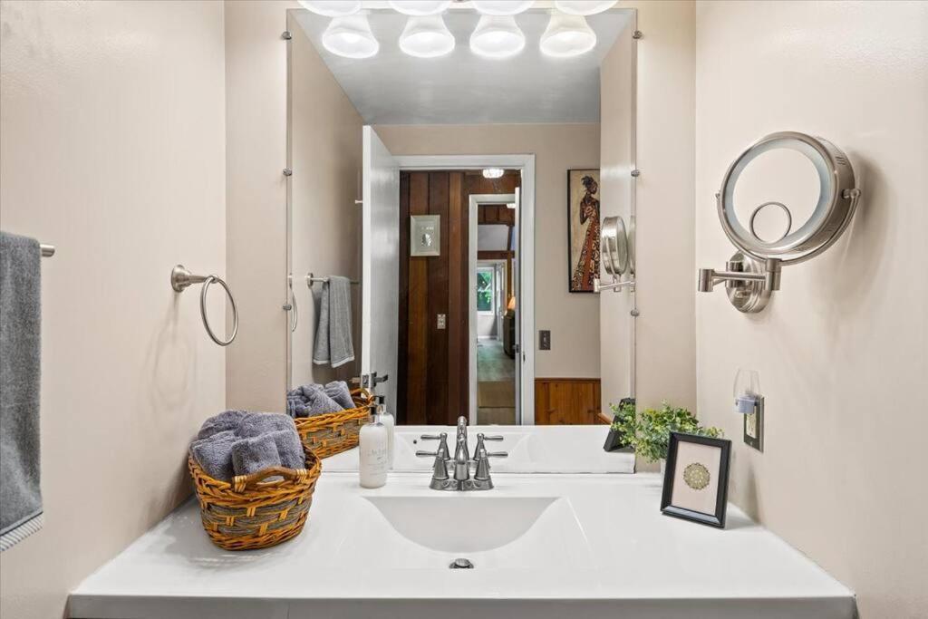 The Gingerbread House: 4 Bedroom Chalet, W/ Sunroom/Deck, Sleeps 12, Modern Amenities McGaheysville Экстерьер фото