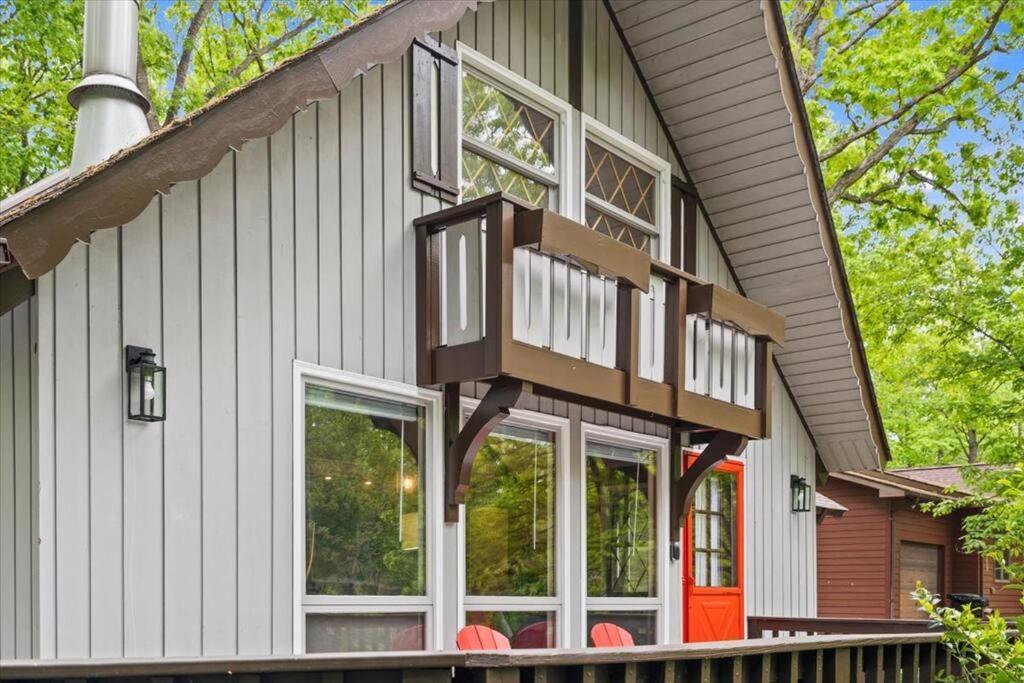 The Gingerbread House: 4 Bedroom Chalet, W/ Sunroom/Deck, Sleeps 12, Modern Amenities McGaheysville Экстерьер фото