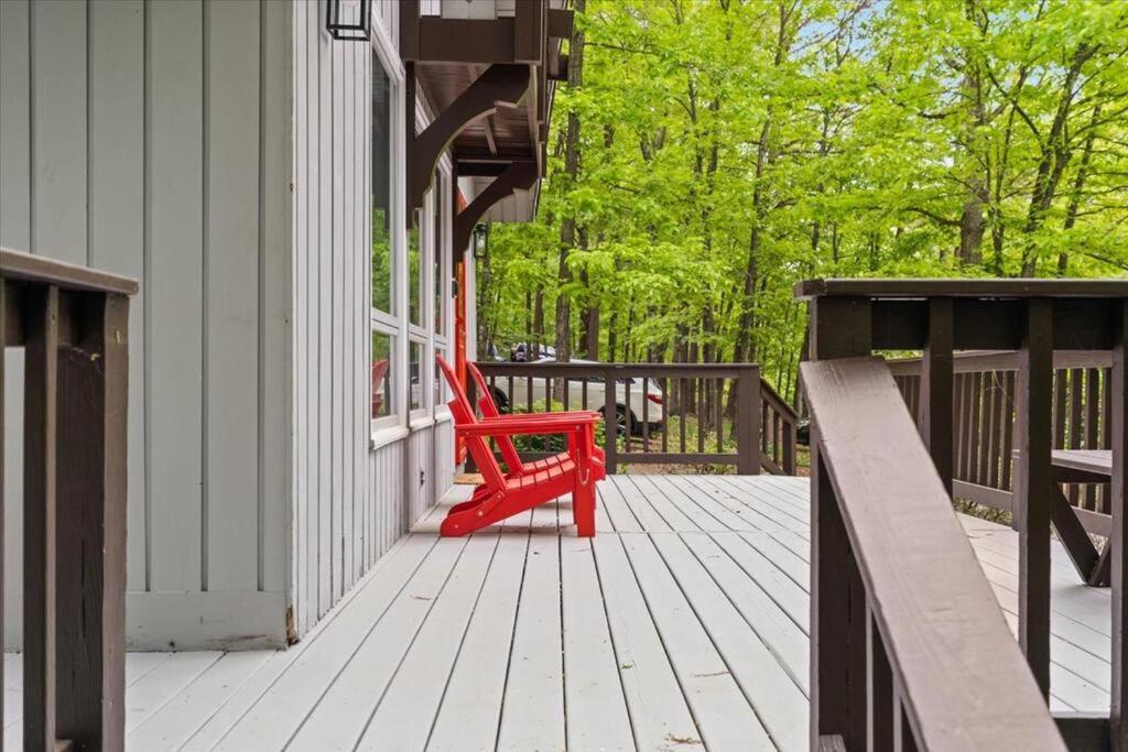 The Gingerbread House: 4 Bedroom Chalet, W/ Sunroom/Deck, Sleeps 12, Modern Amenities McGaheysville Экстерьер фото