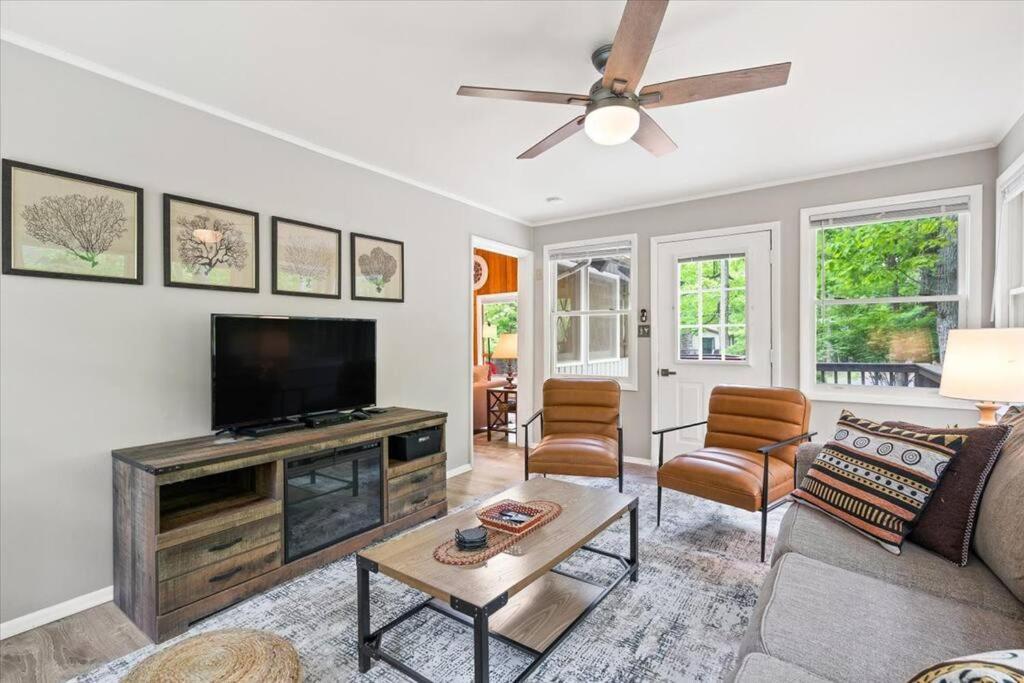 The Gingerbread House: 4 Bedroom Chalet, W/ Sunroom/Deck, Sleeps 12, Modern Amenities McGaheysville Экстерьер фото