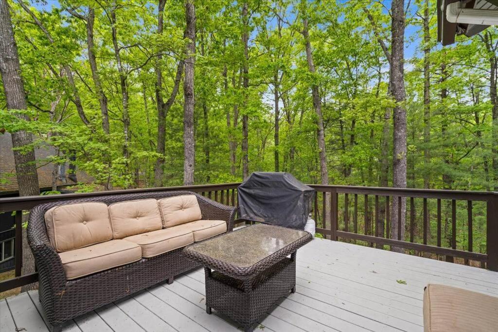 The Gingerbread House: 4 Bedroom Chalet, W/ Sunroom/Deck, Sleeps 12, Modern Amenities McGaheysville Экстерьер фото