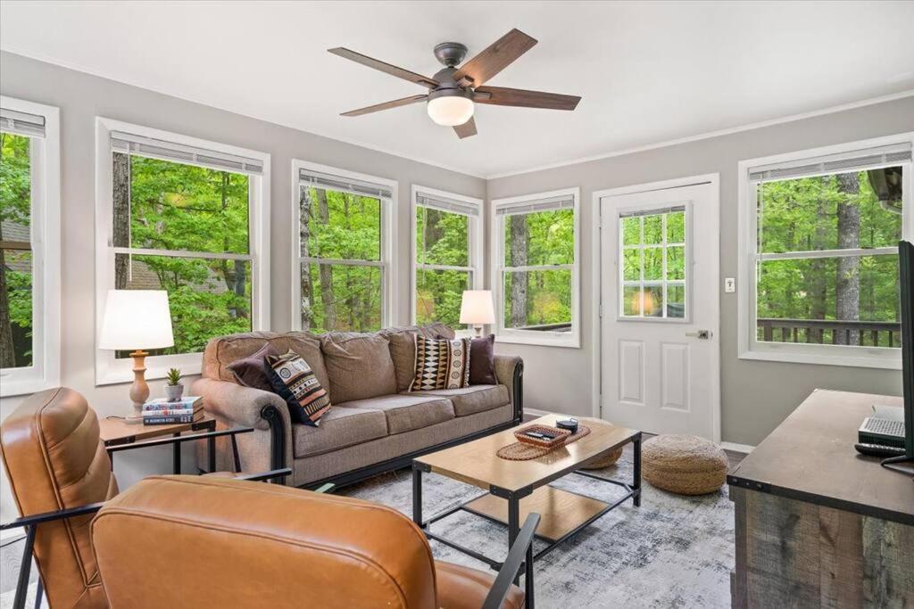 The Gingerbread House: 4 Bedroom Chalet, W/ Sunroom/Deck, Sleeps 12, Modern Amenities McGaheysville Экстерьер фото