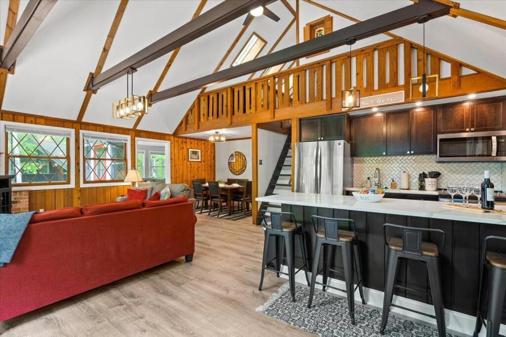 The Gingerbread House: 4 Bedroom Chalet, W/ Sunroom/Deck, Sleeps 12, Modern Amenities McGaheysville Экстерьер фото
