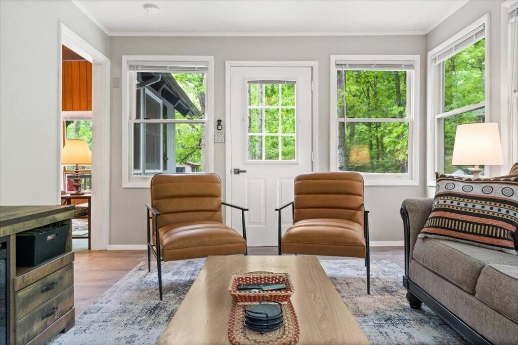 The Gingerbread House: 4 Bedroom Chalet, W/ Sunroom/Deck, Sleeps 12, Modern Amenities McGaheysville Экстерьер фото